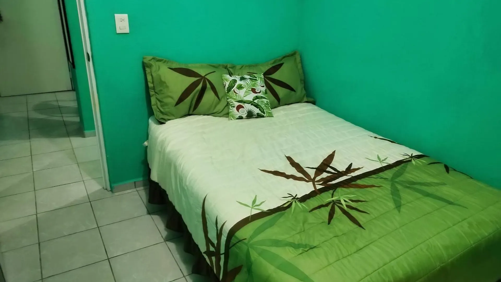 Valle Cancún 0*,